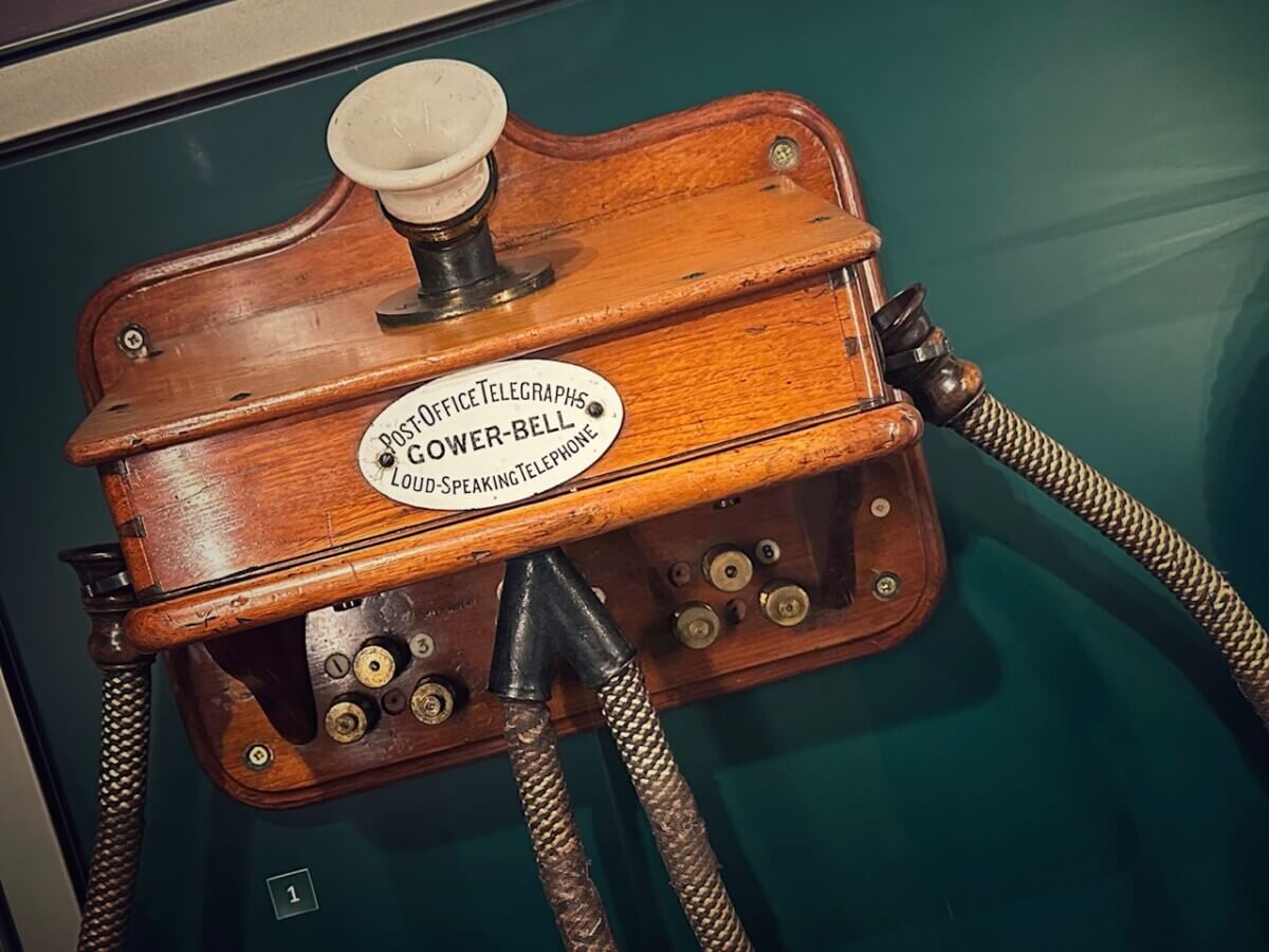 altes Cower-Bell Telefon