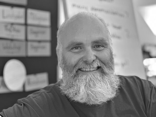 Porträt von Peter Dieler, aufgenommen beim DCIG Jugendcamp 2025 in Diez
