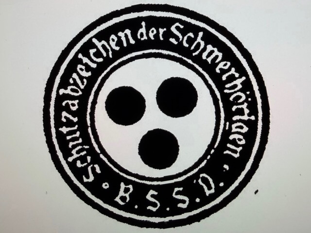 Illustration zum Artikel „Schwerhörigenvereine und drei schwarze Punkte“ auf die-hörgräte.de