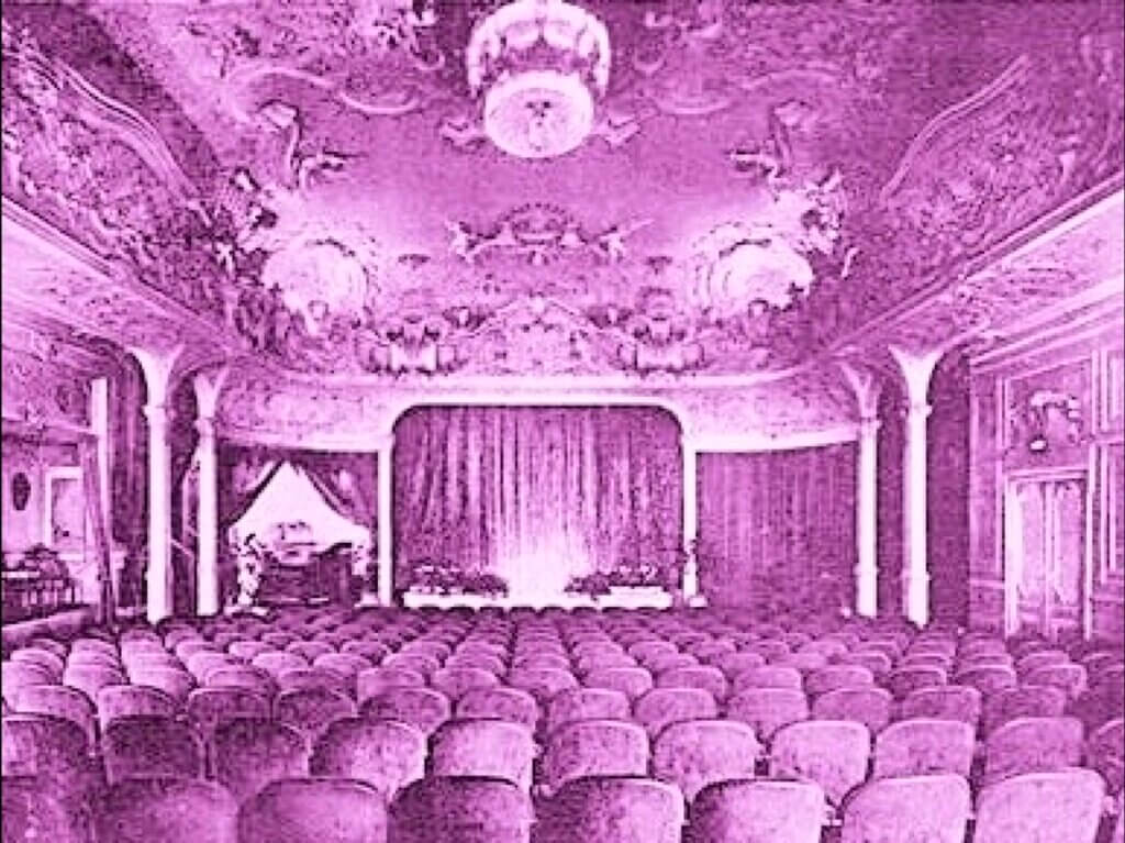 Bearbeitetes Foto vom Saal des Filmtheaters "Kamera" in Berlin