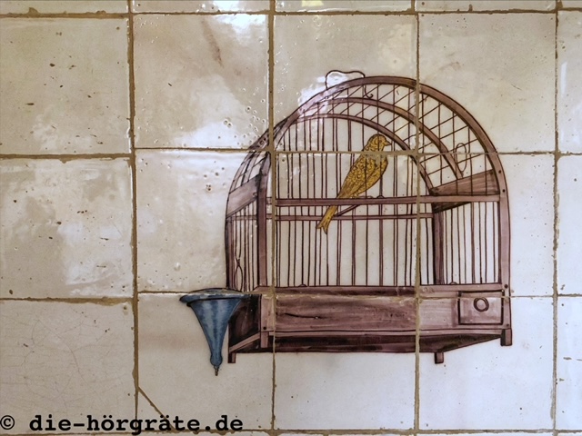 Illustration zu einem Beitrag über Macht und Vogelgesang auf die-hörgräte.de