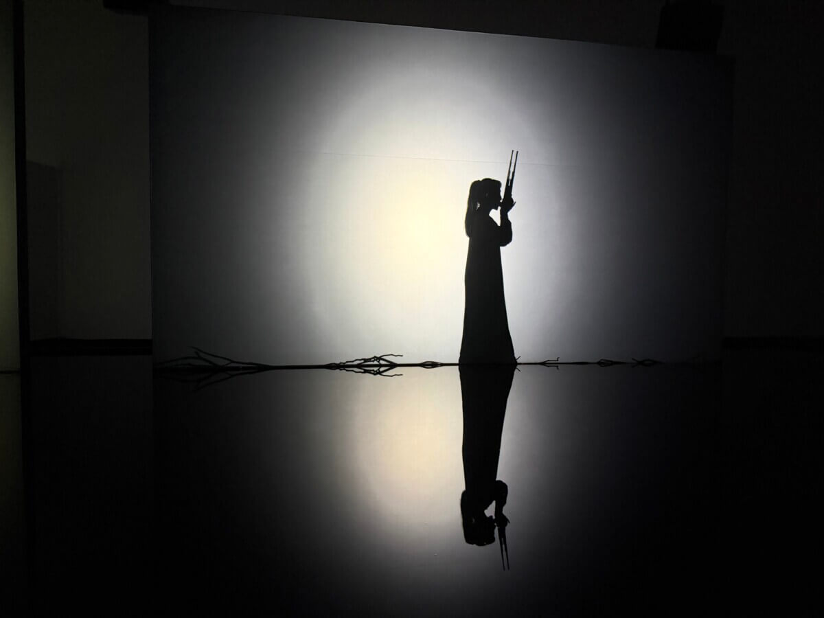 Foto zu einem Beitrag über Ryuichi Sakamotos Klangräume und eine immersive Ausstellung im Hamburger Bahnhof in Berlin